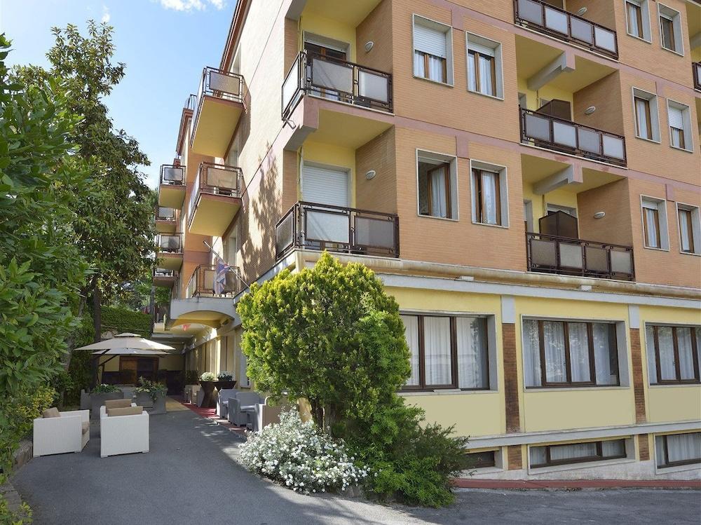Hotel Attico К'янчіано-Терме Екстер'єр фото